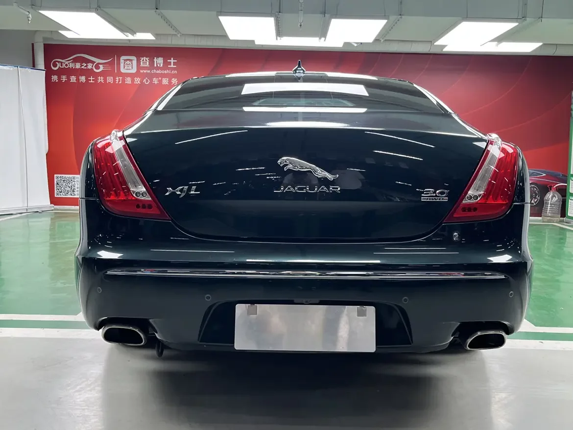 Jaguar XJ