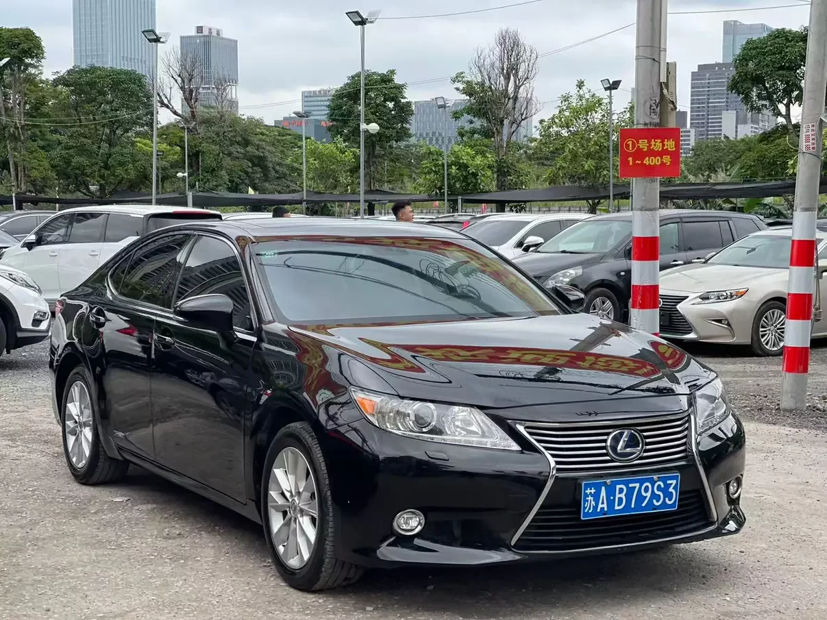 Lexus ES