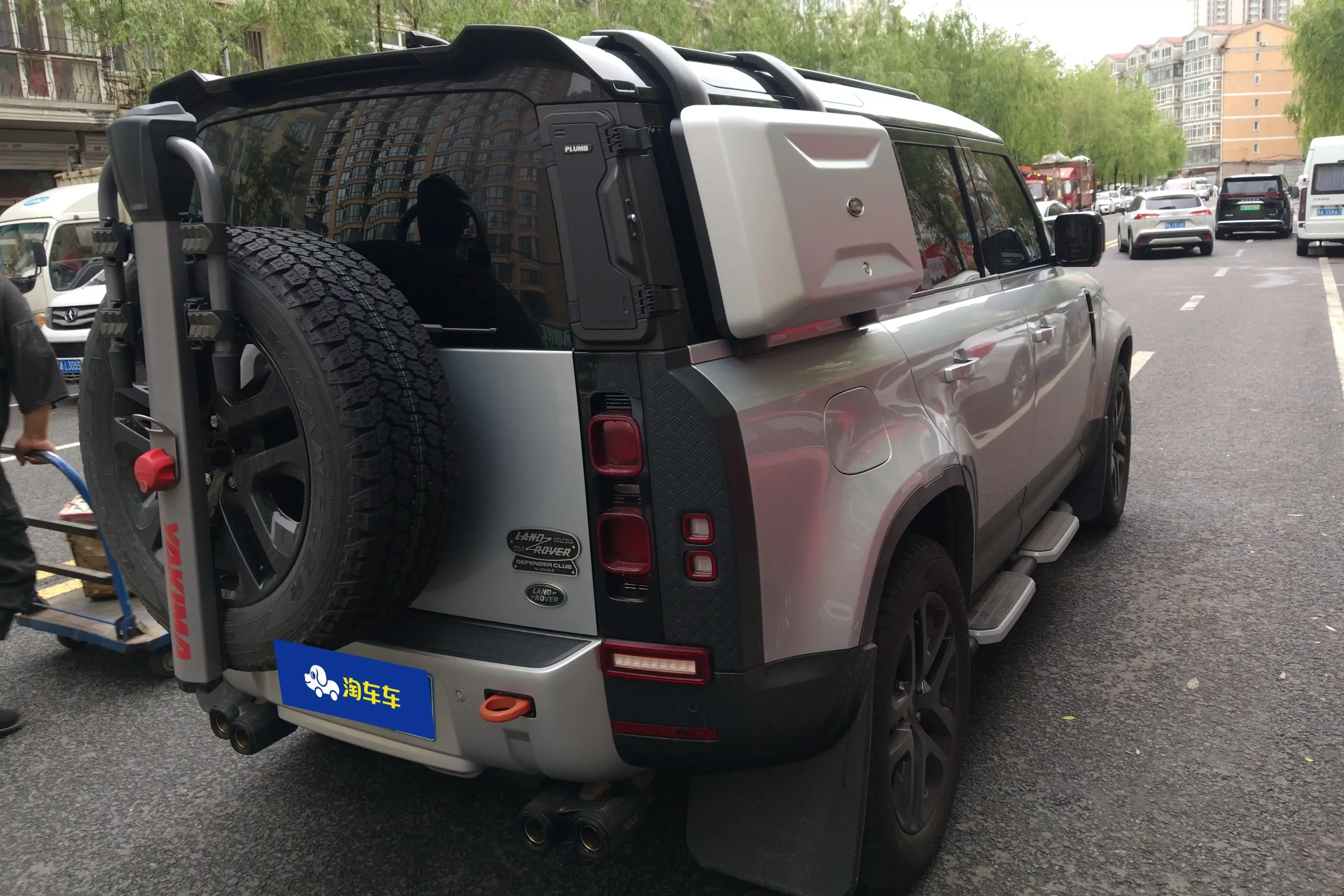 Land Rover guard