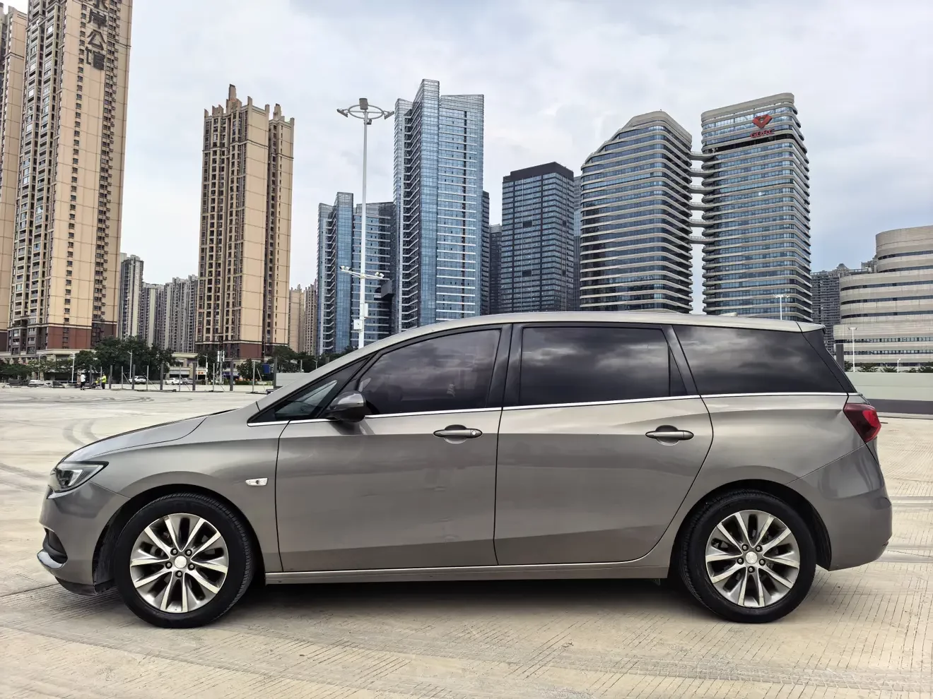 Buick GL6
