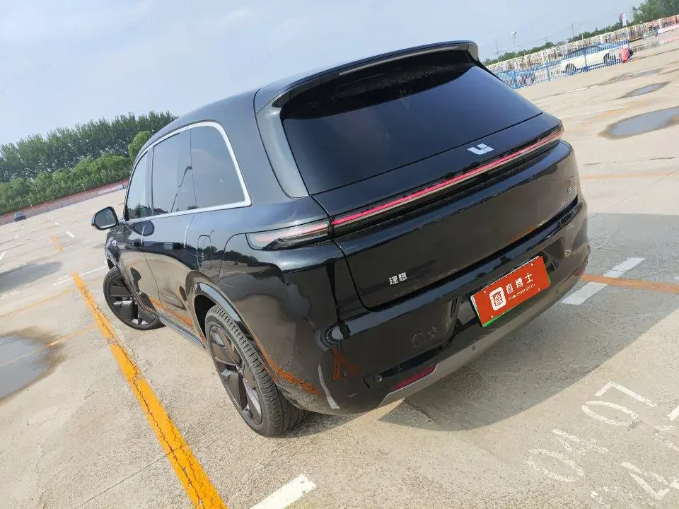 Lixiang L8