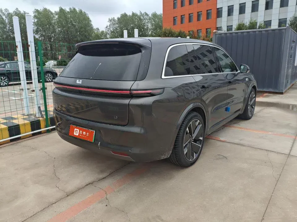 Lixiang L8