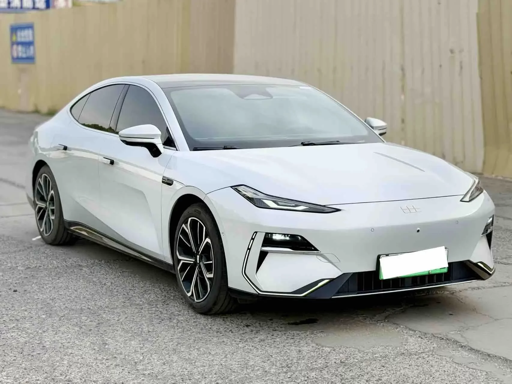 Geely Galaxy E8