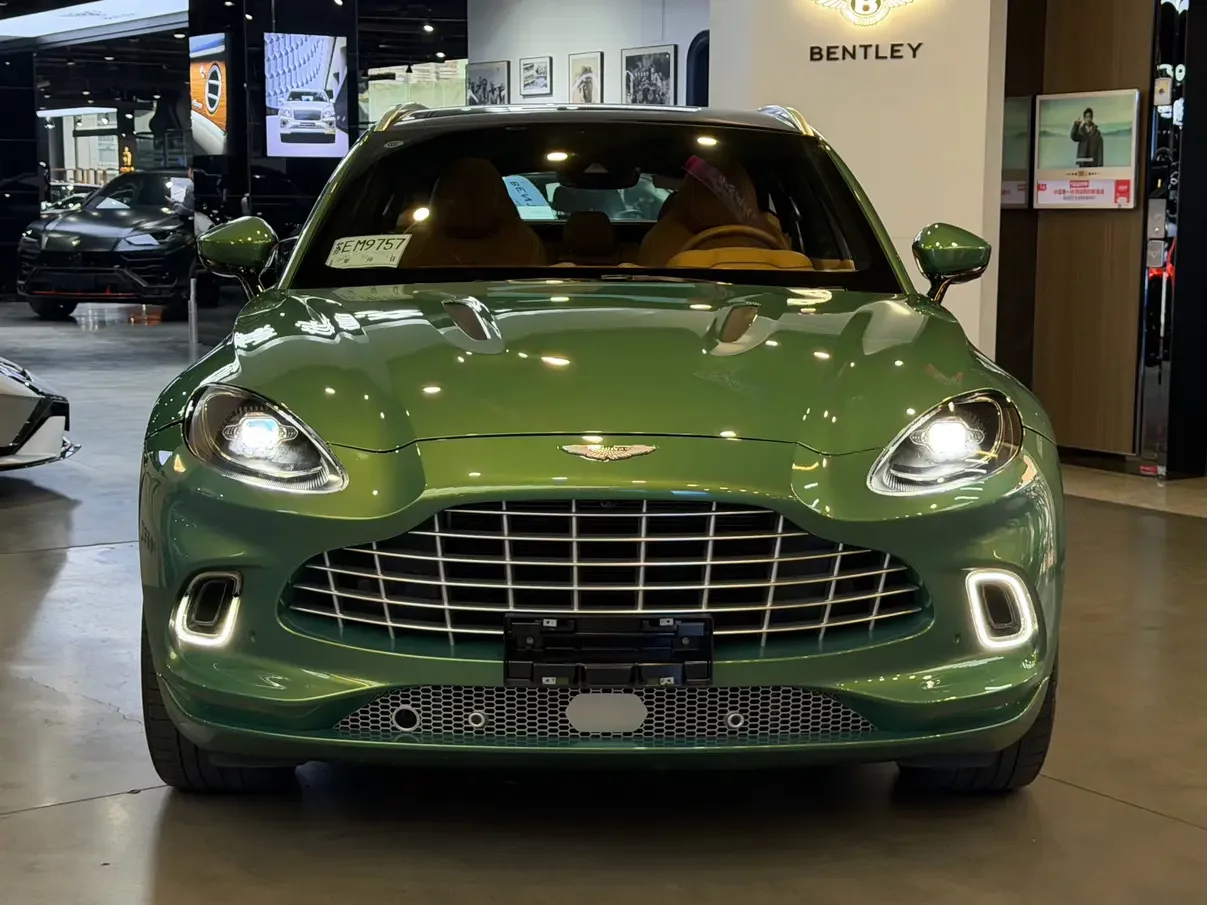Aston Martin DBX