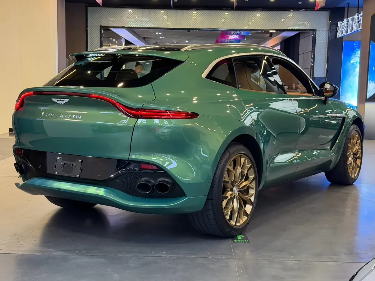 Aston Martin DBX