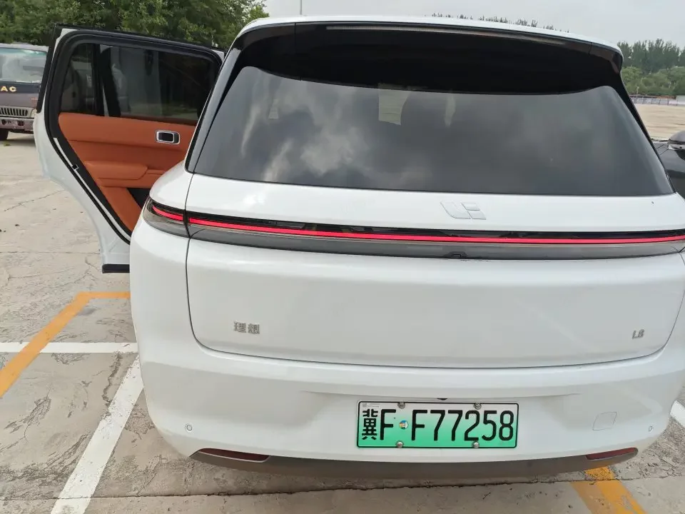 Lixiang L8