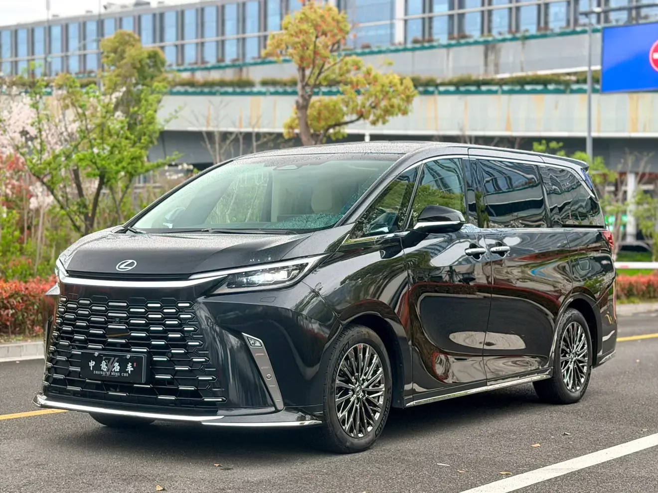Lexus LM
