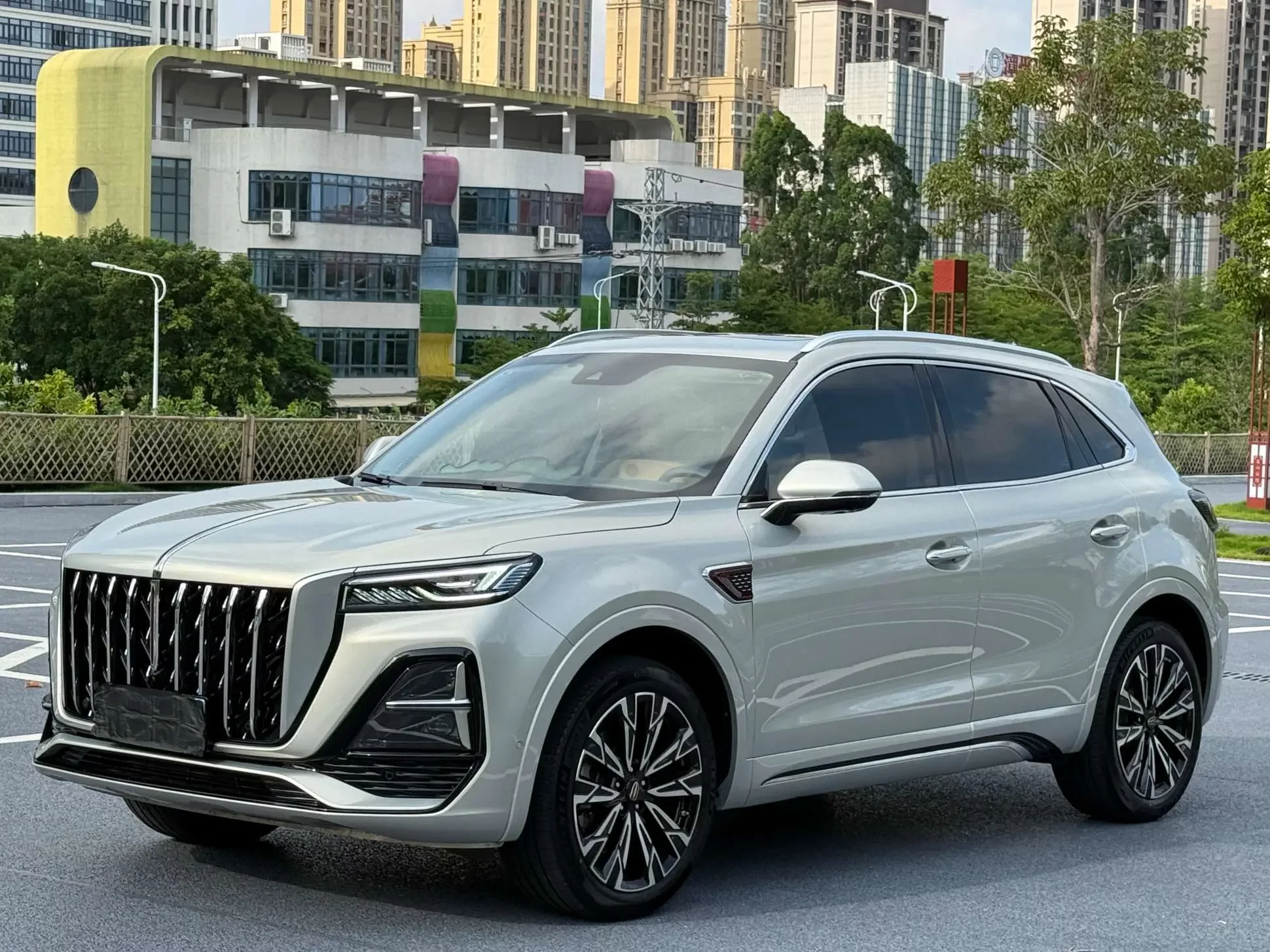 Hongqi HS5