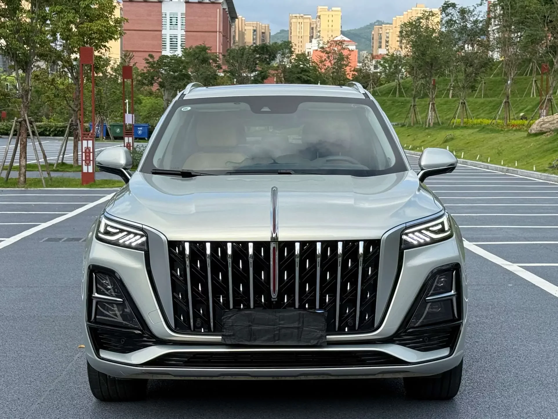 Hongqi HS5