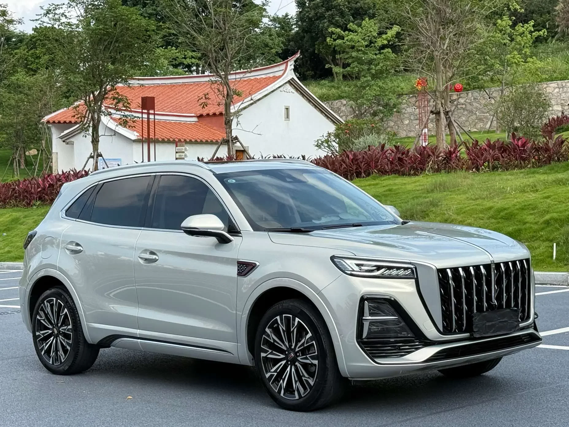 Hongqi HS5