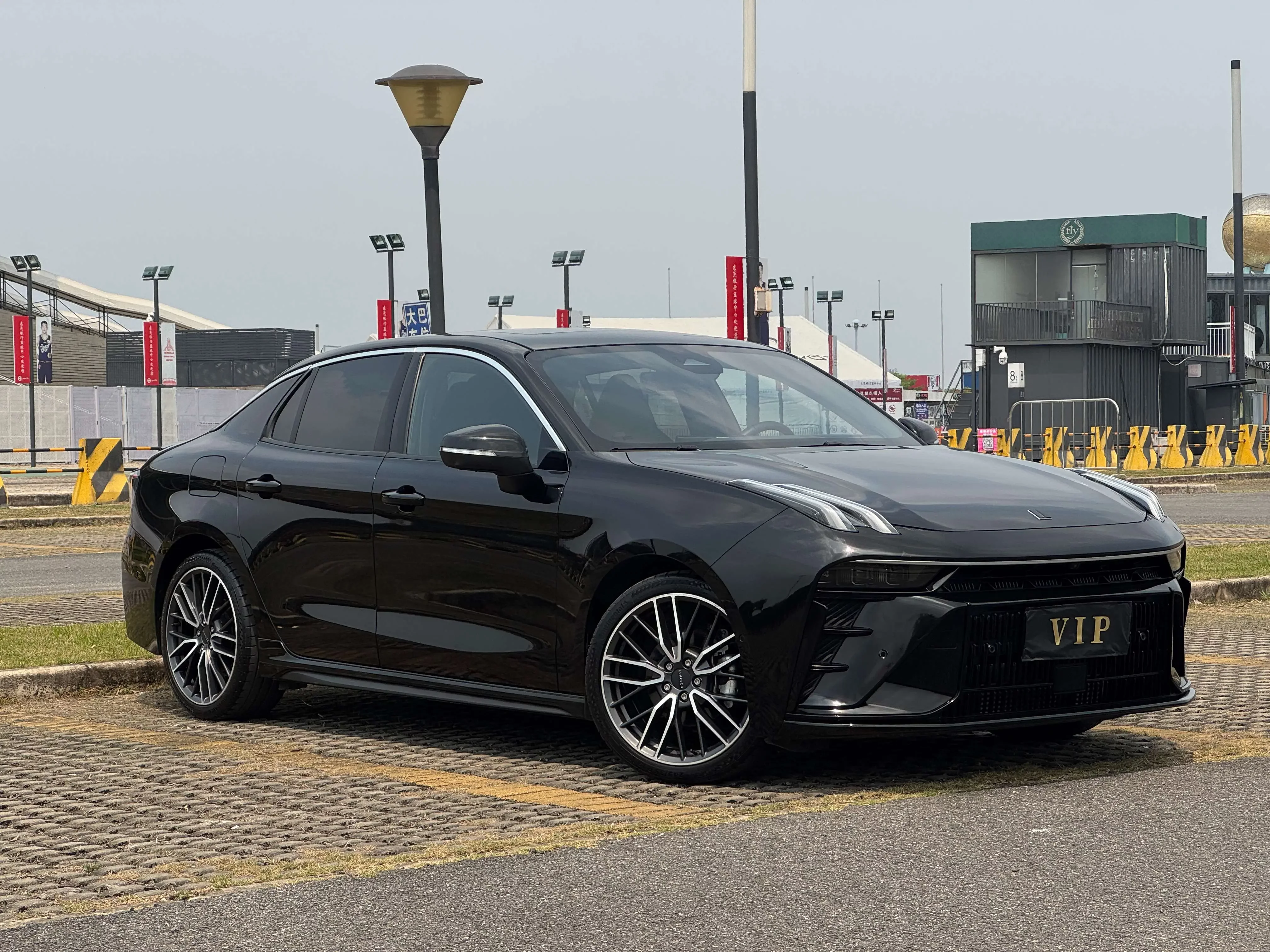 Lynk & Co 03