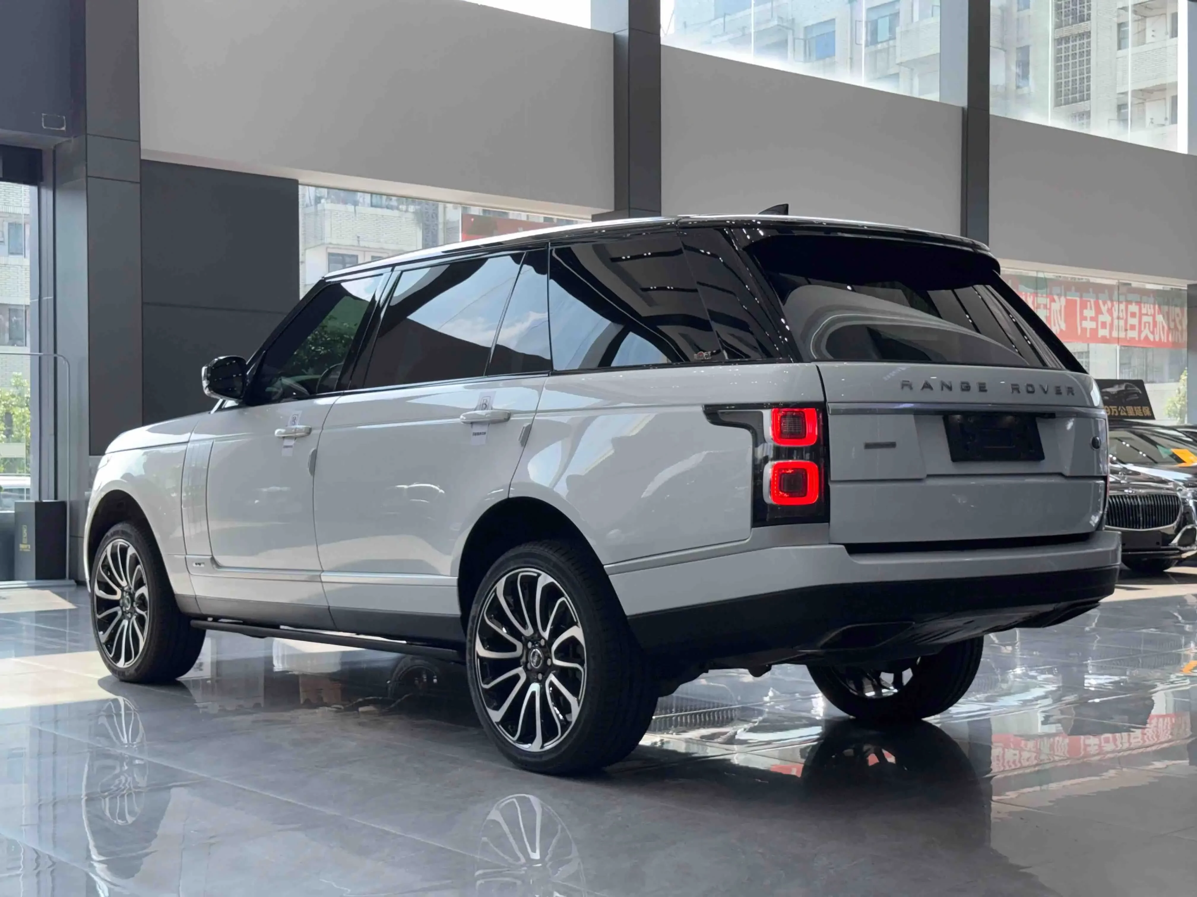 Land Rover range rover