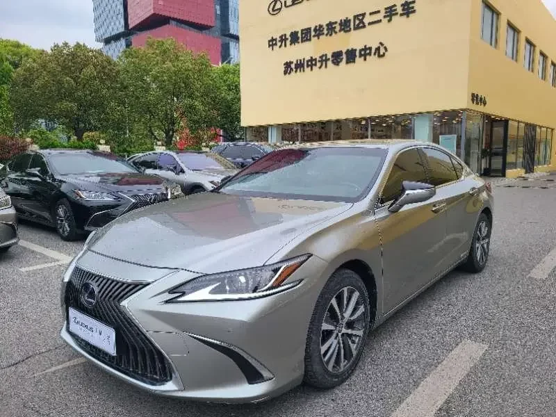 Lexus ES