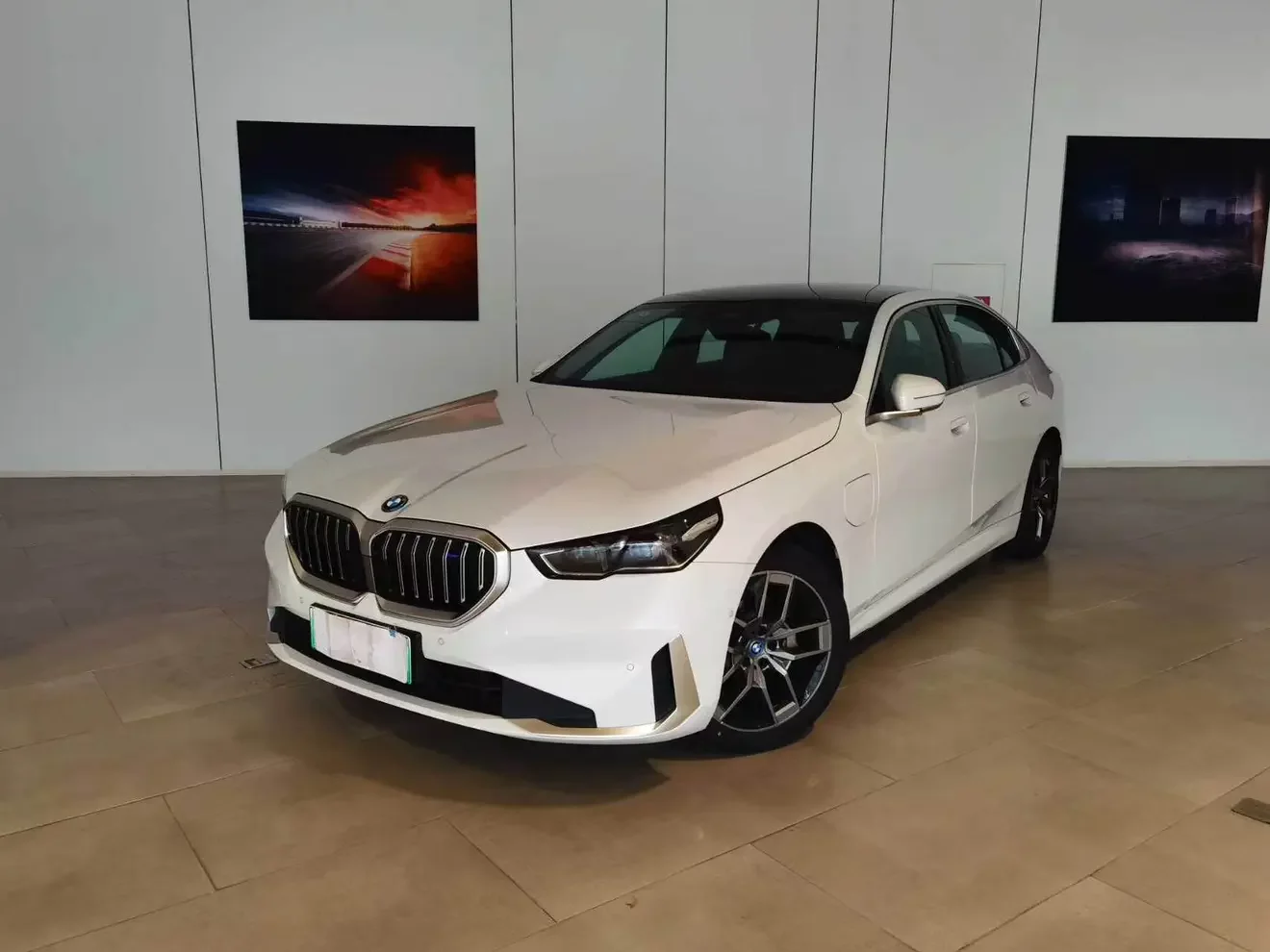 BMW i5