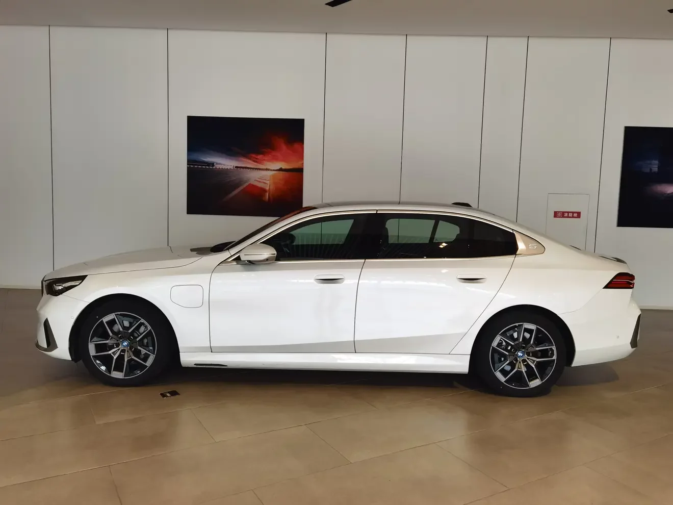 BMW i5
