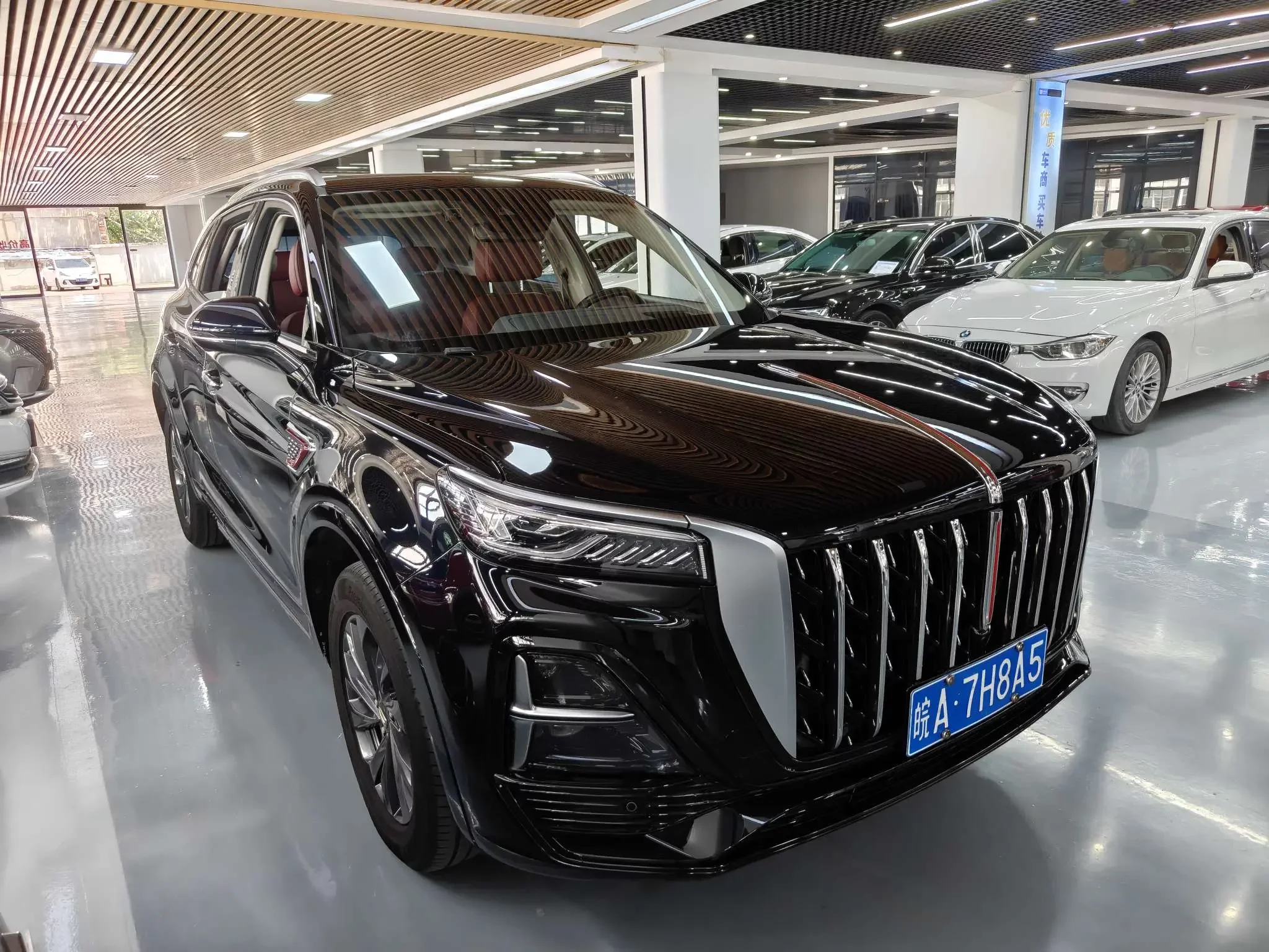 Hongqi HS5