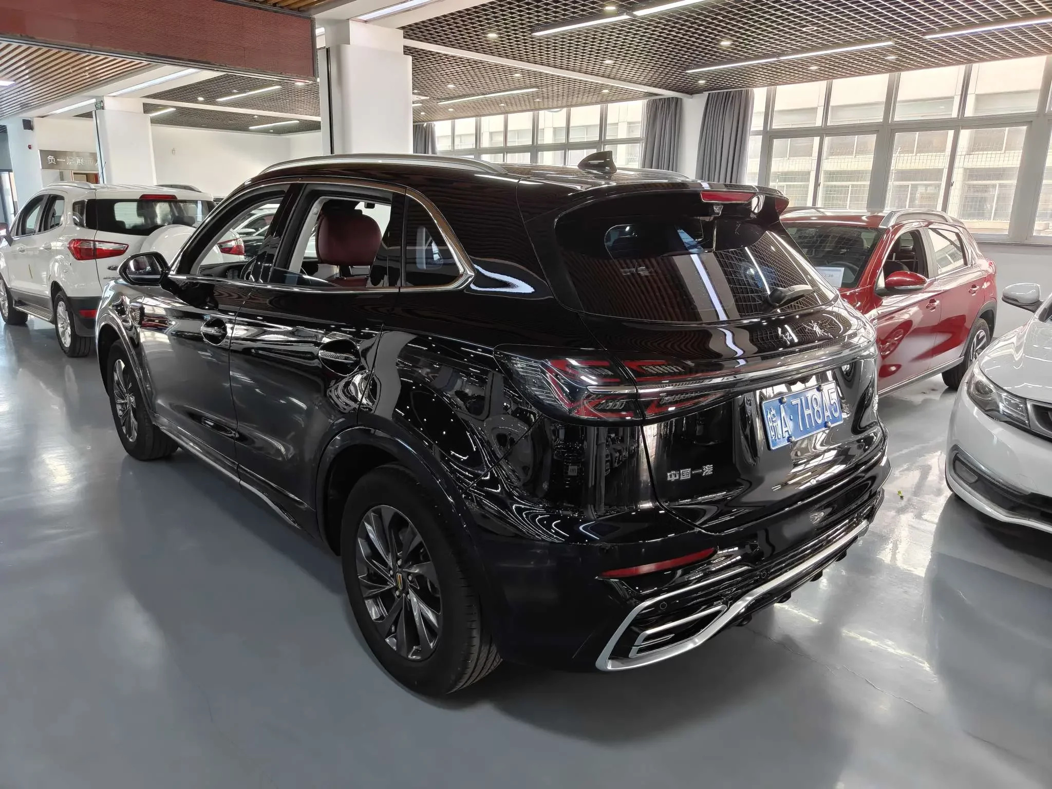 Hongqi HS5