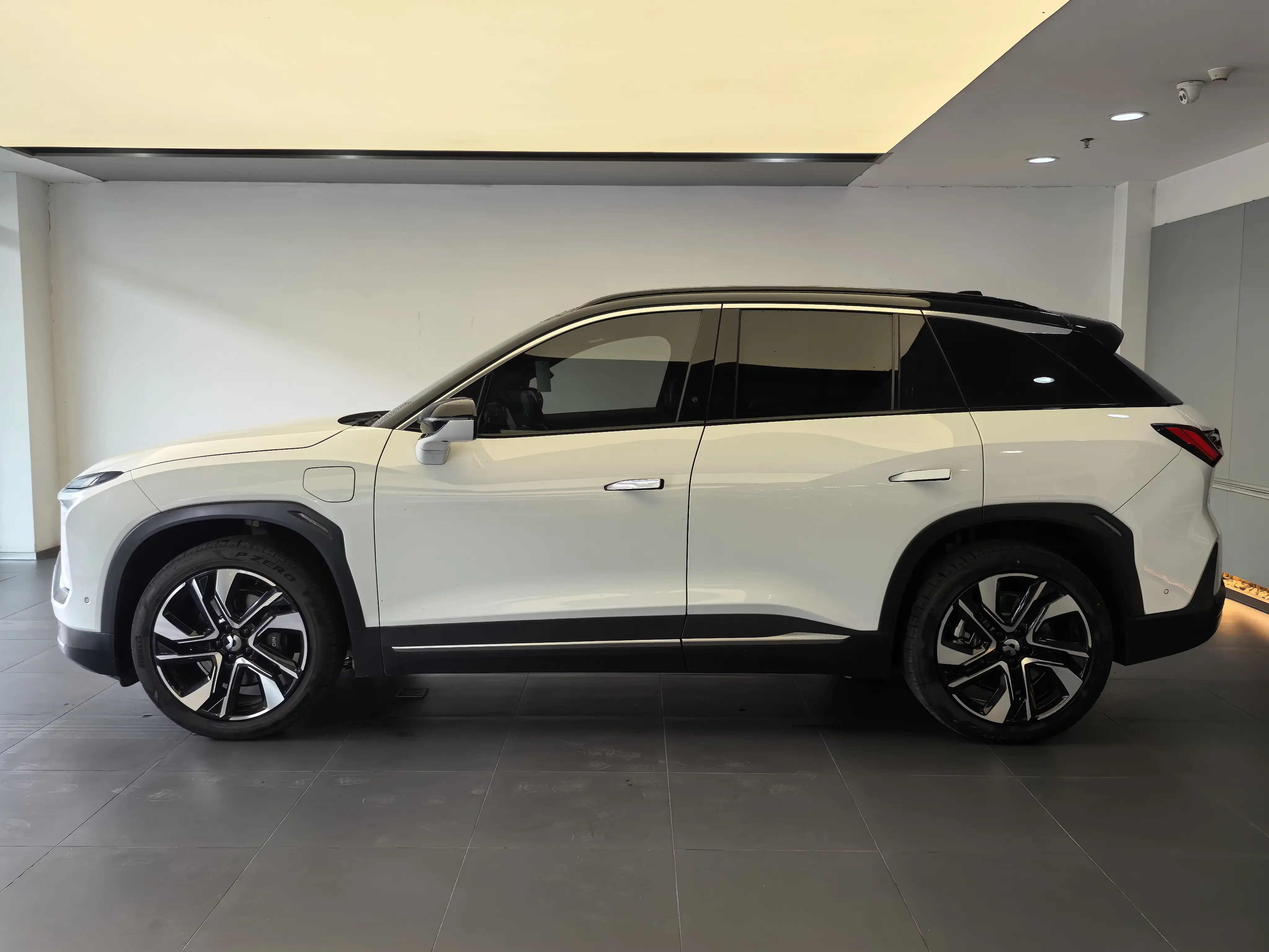 NIO ES6