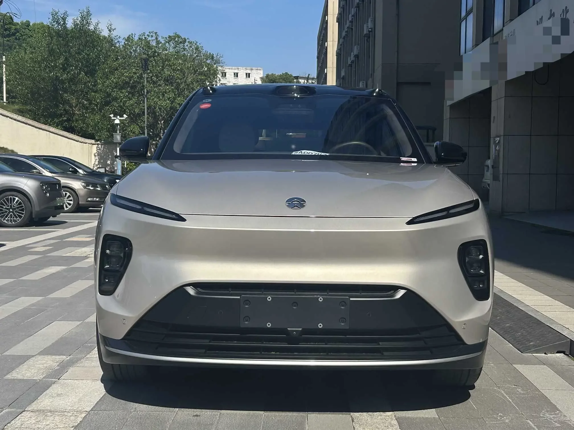 NIO ES8