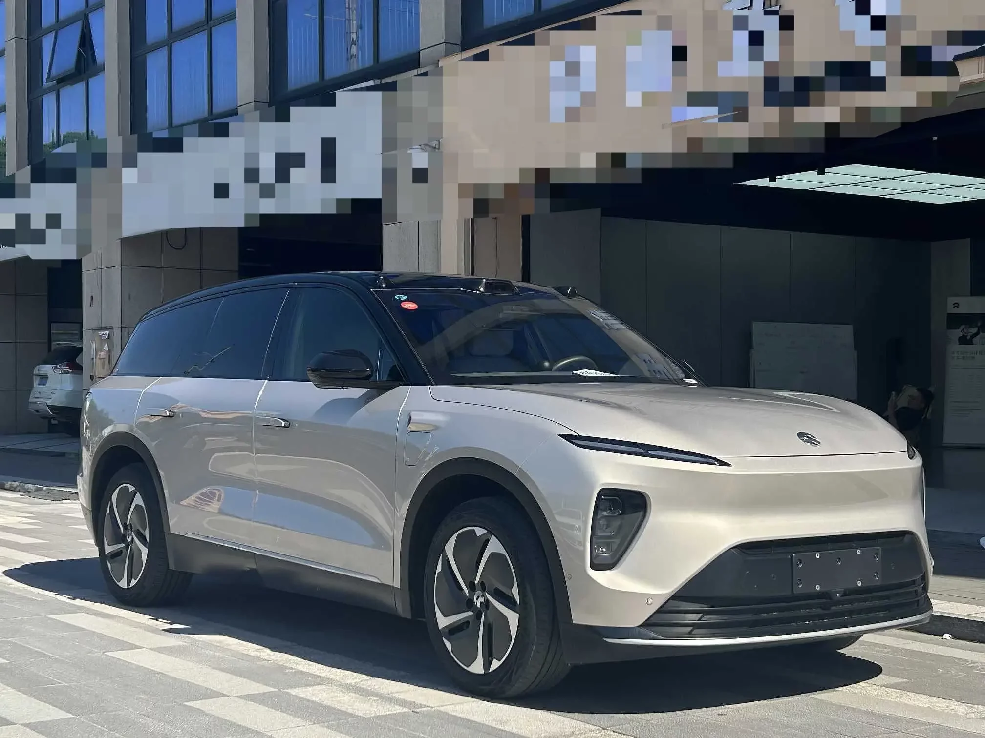 NIO ES8