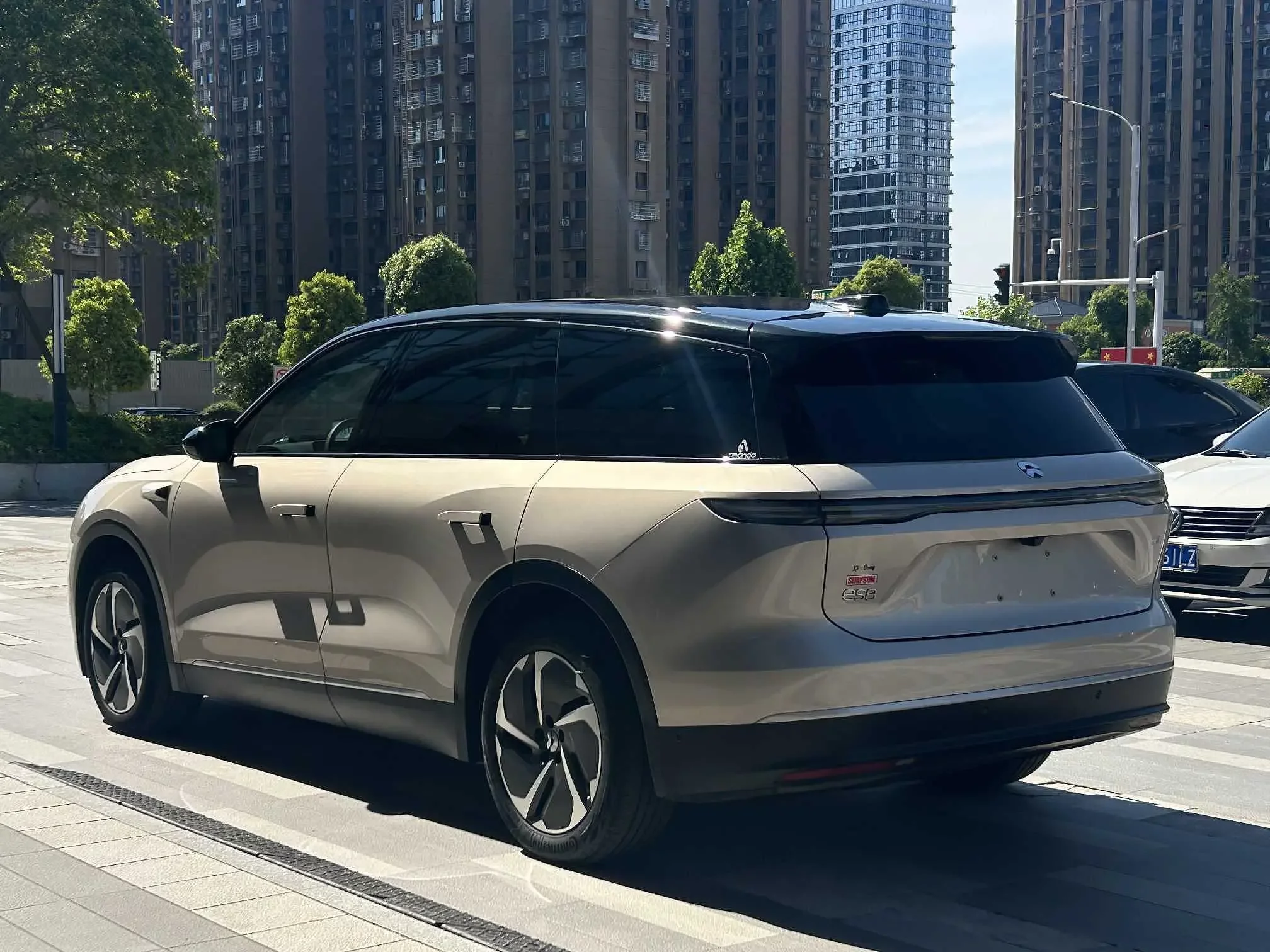 NIO ES8