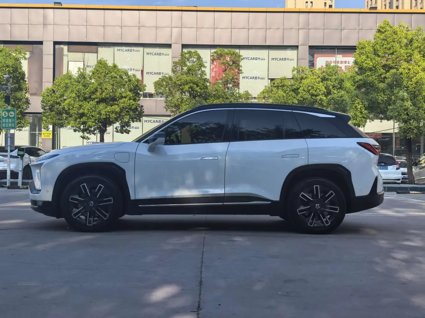 NIO ES6