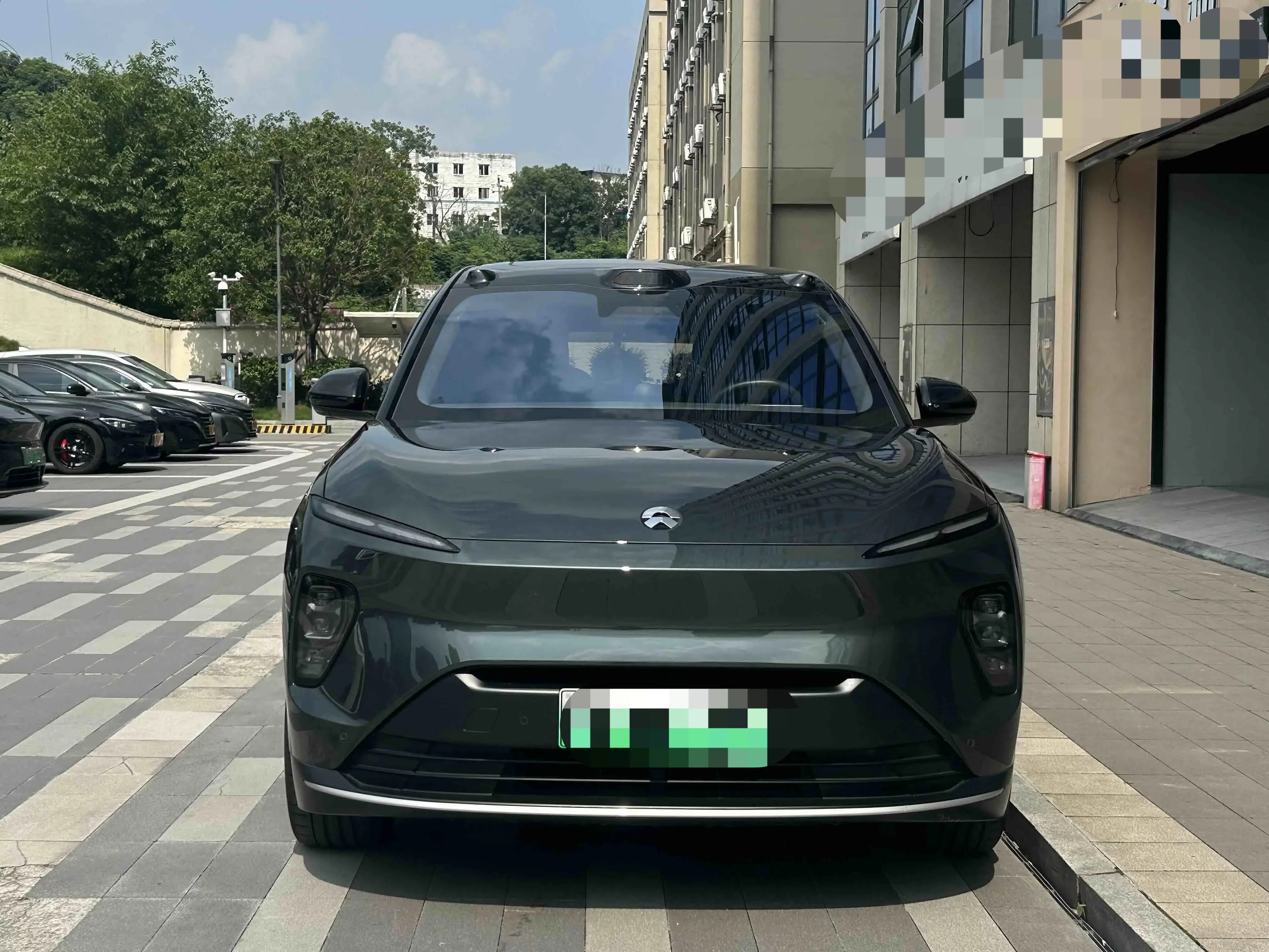 NIO ES8