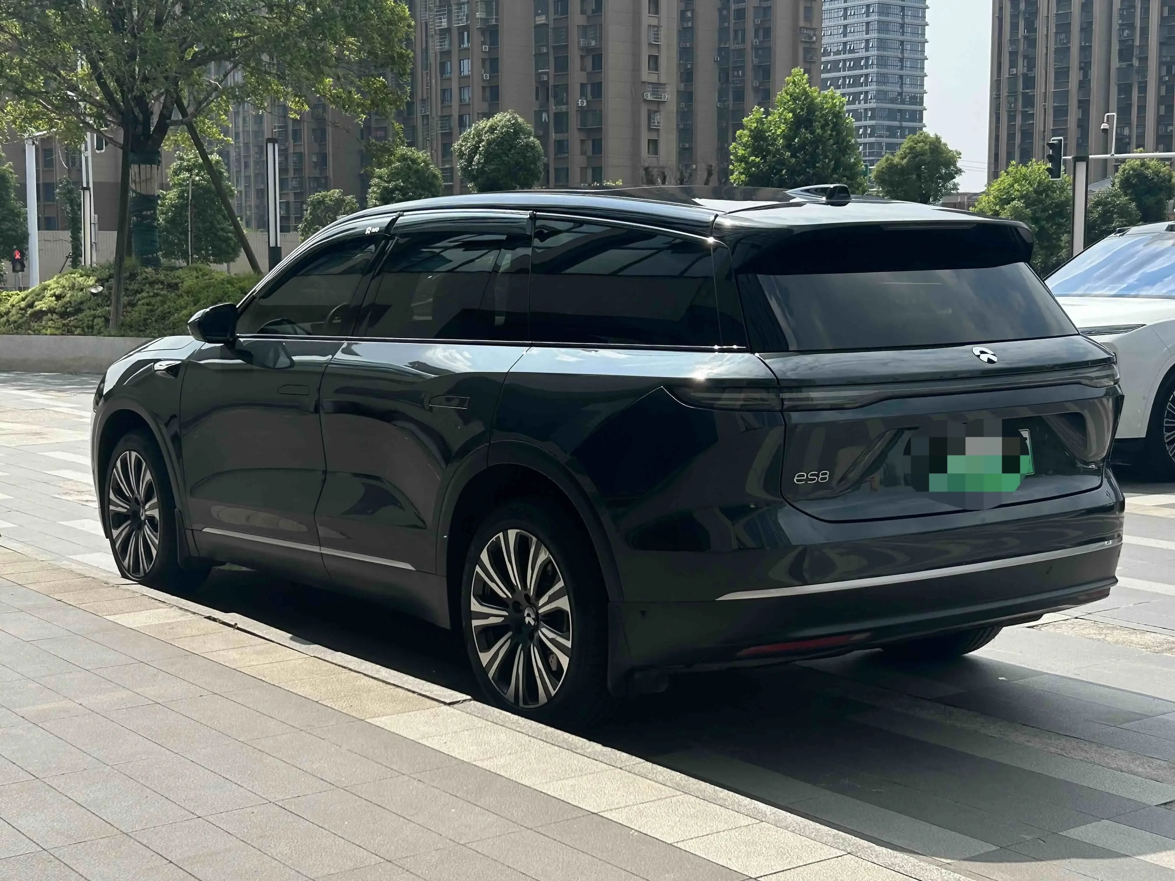 NIO ES8