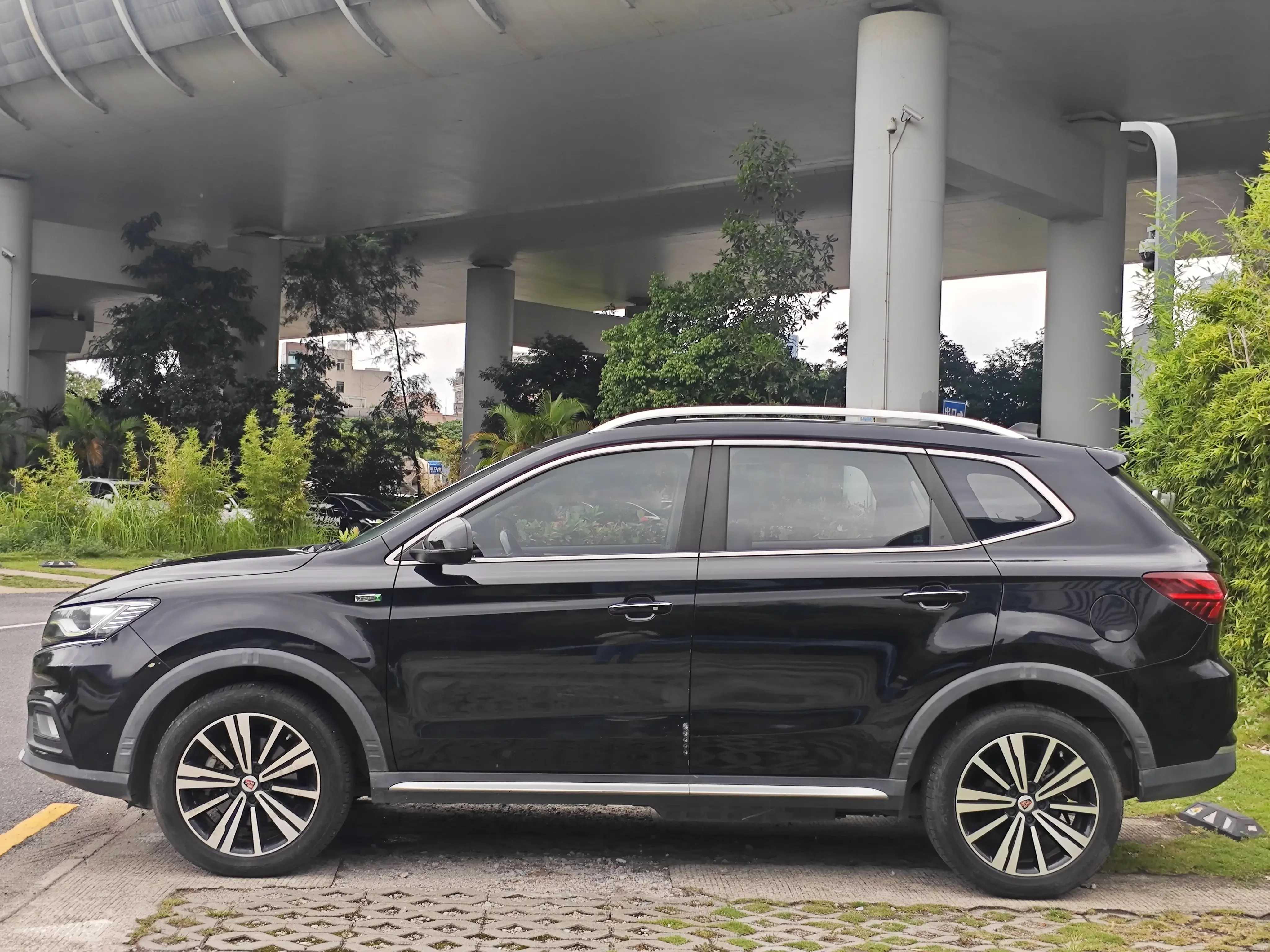 Roewe eRX5