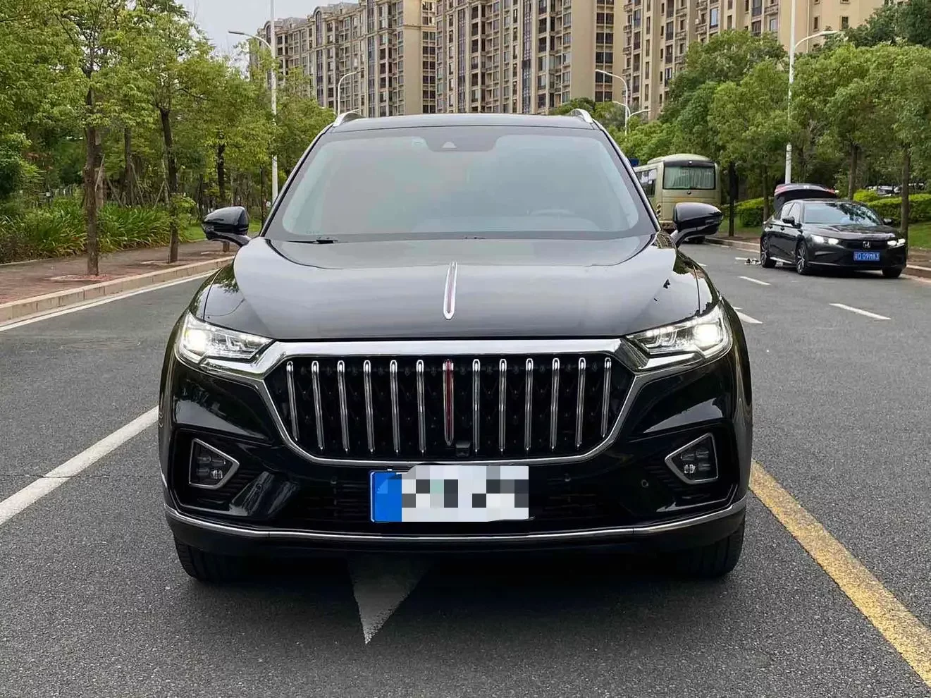 Hongqi HS5