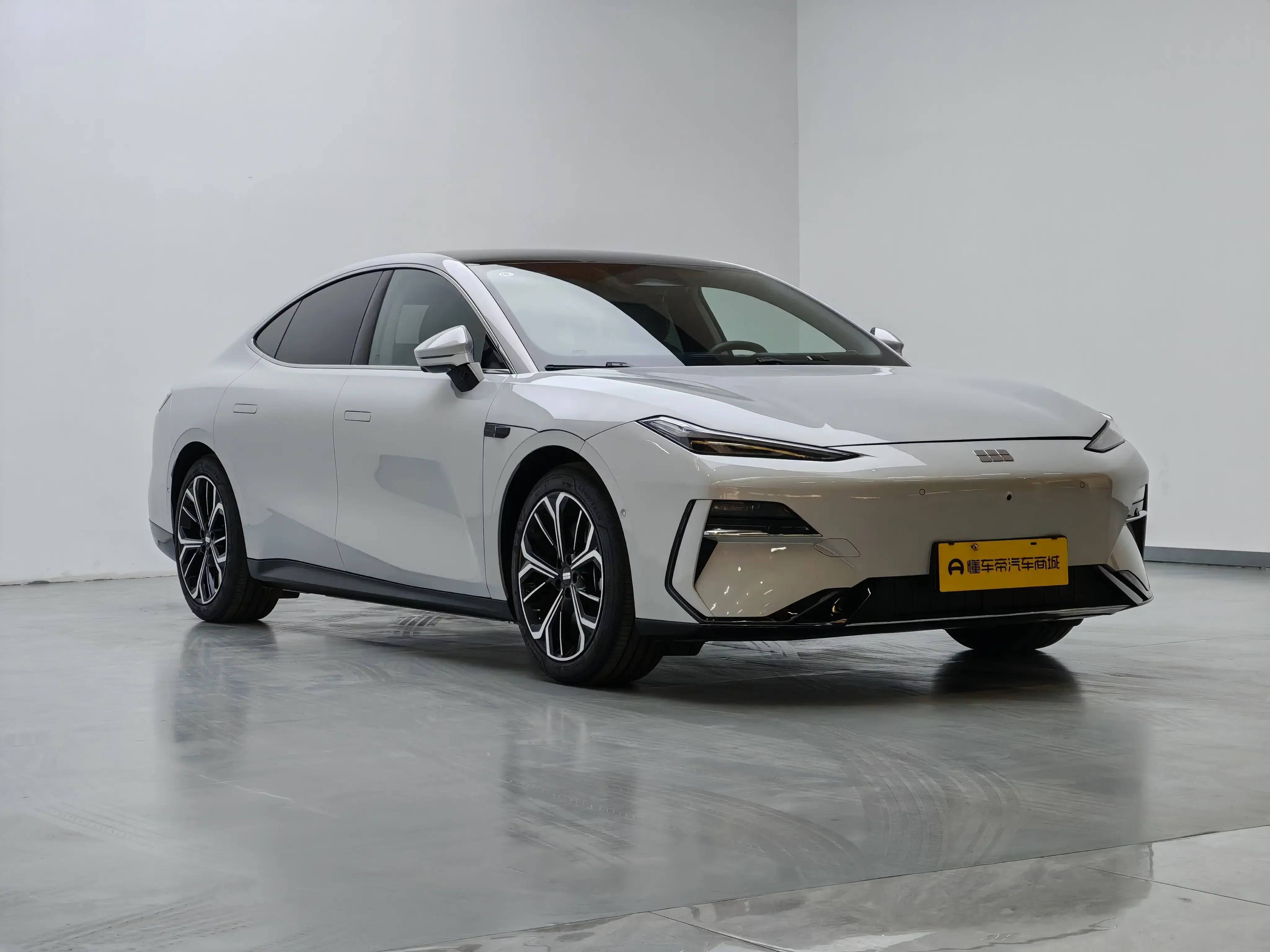 Geely Galaxy E8