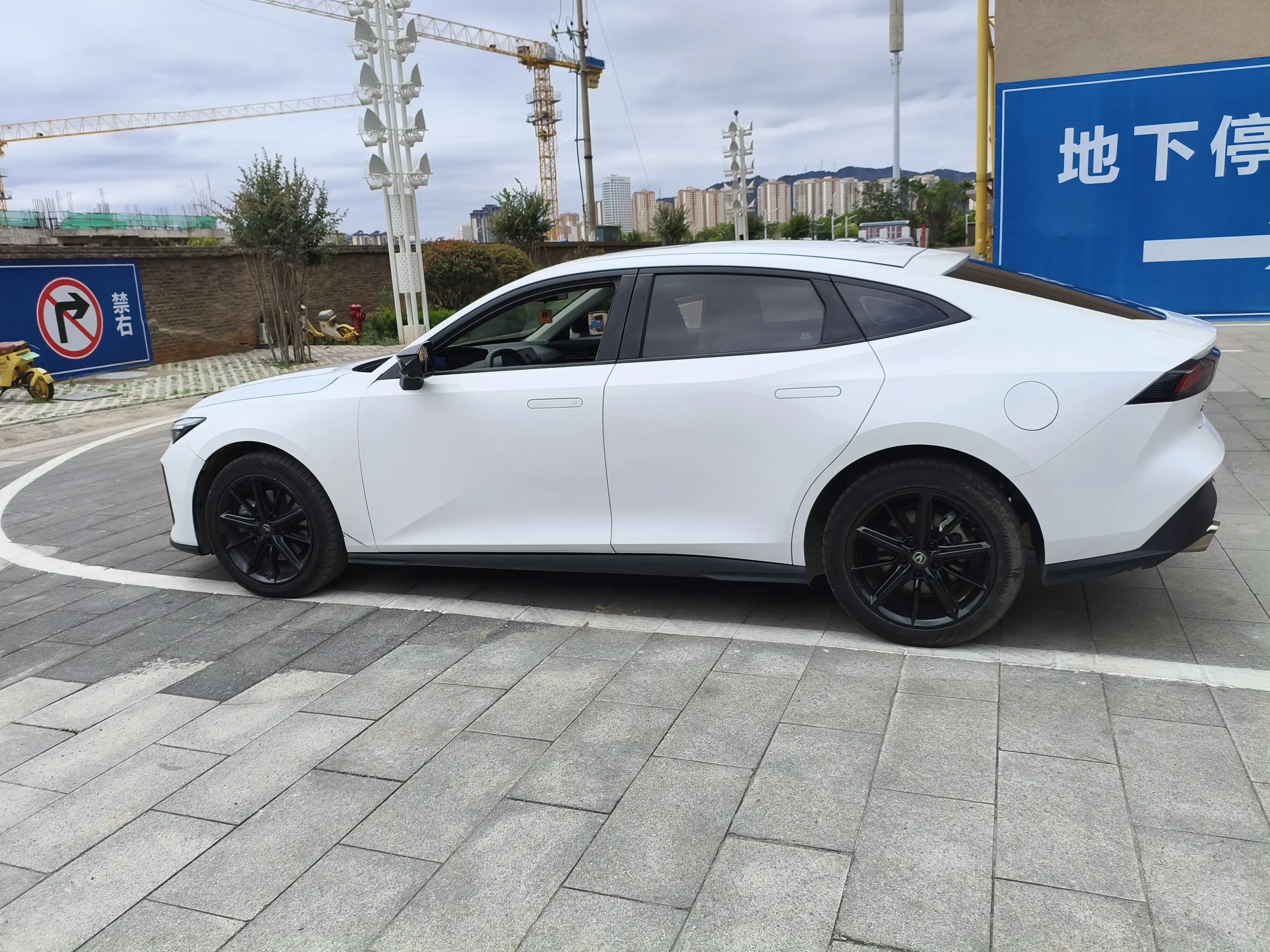Changan UNI-V Smart Electric iDD
