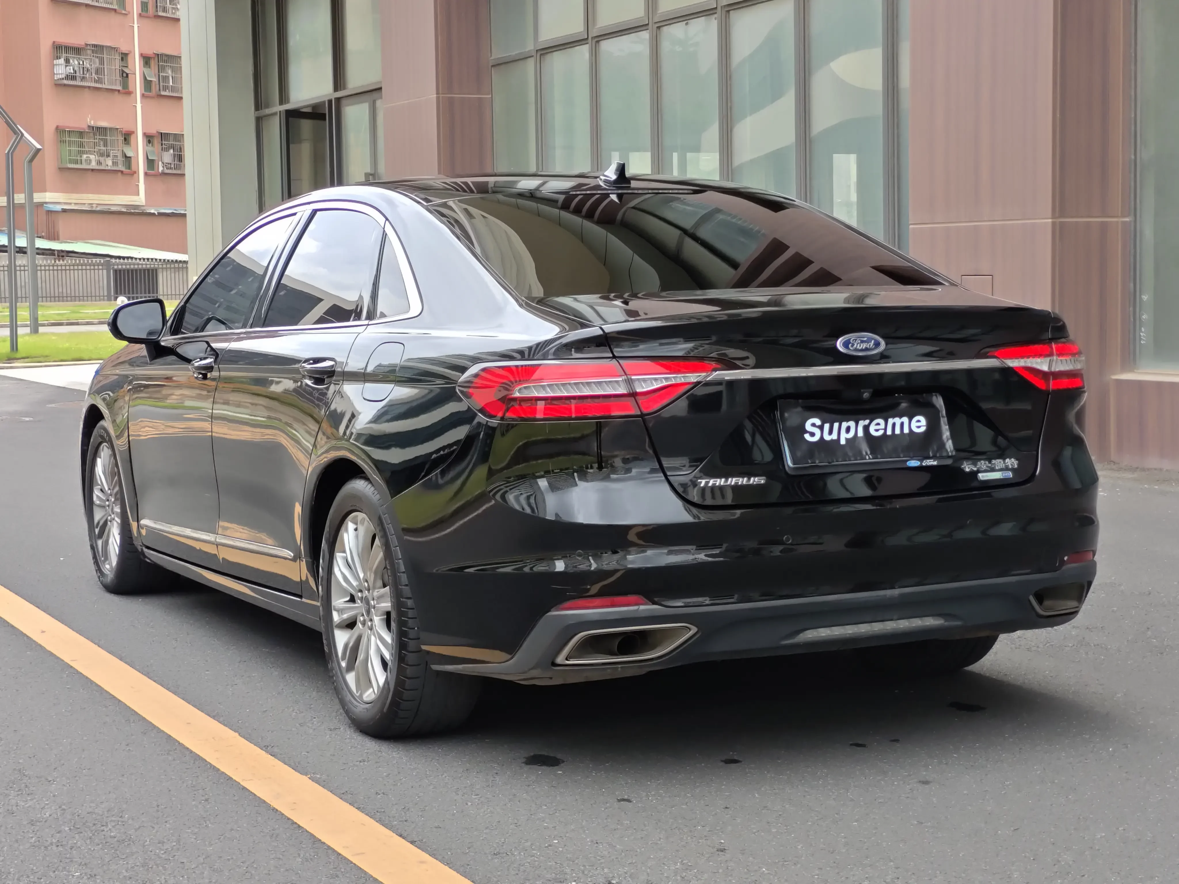 Ford Taurus