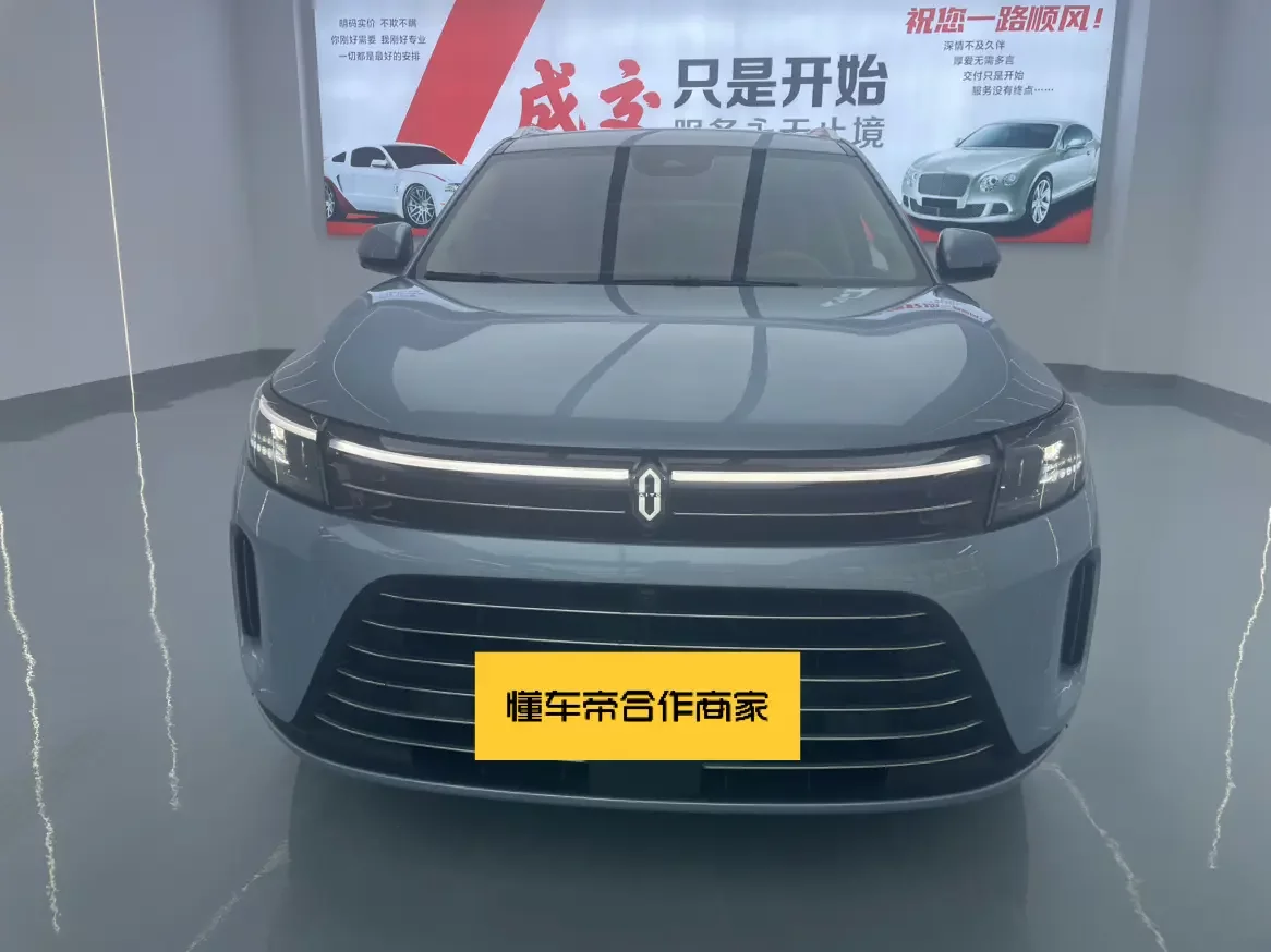 AITO M7 (Wenjie M7)  из Китая