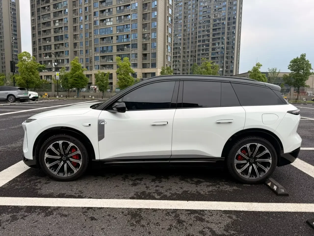 NIO ES6