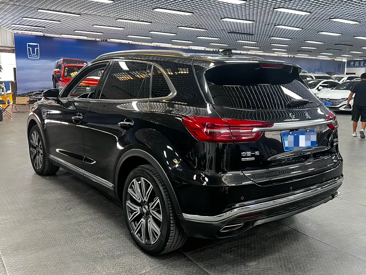 Hongqi HS5
