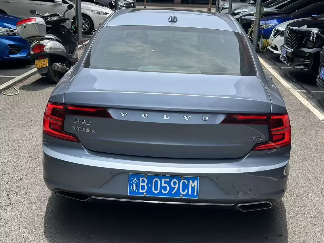 Volvo S90
