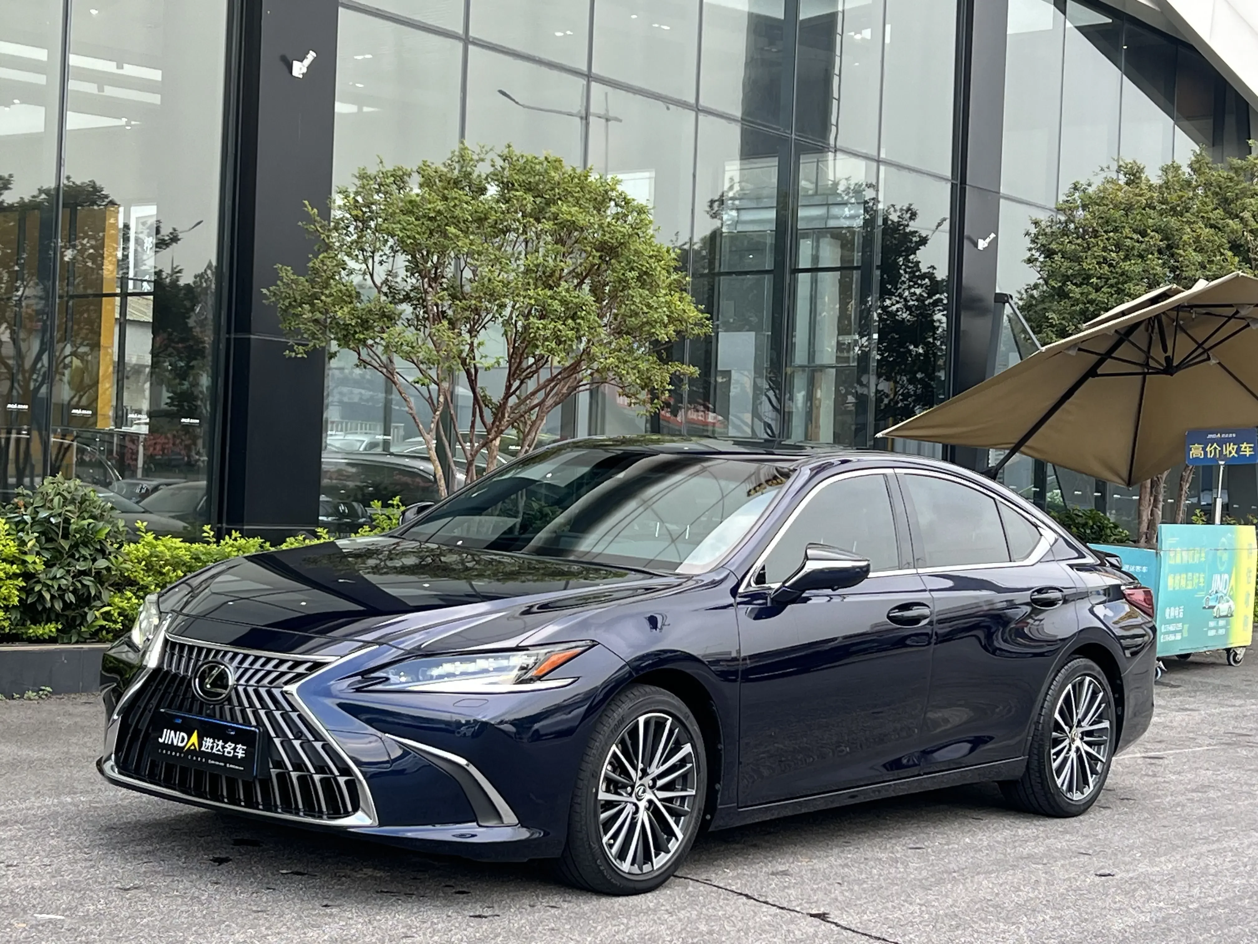 Lexus ES