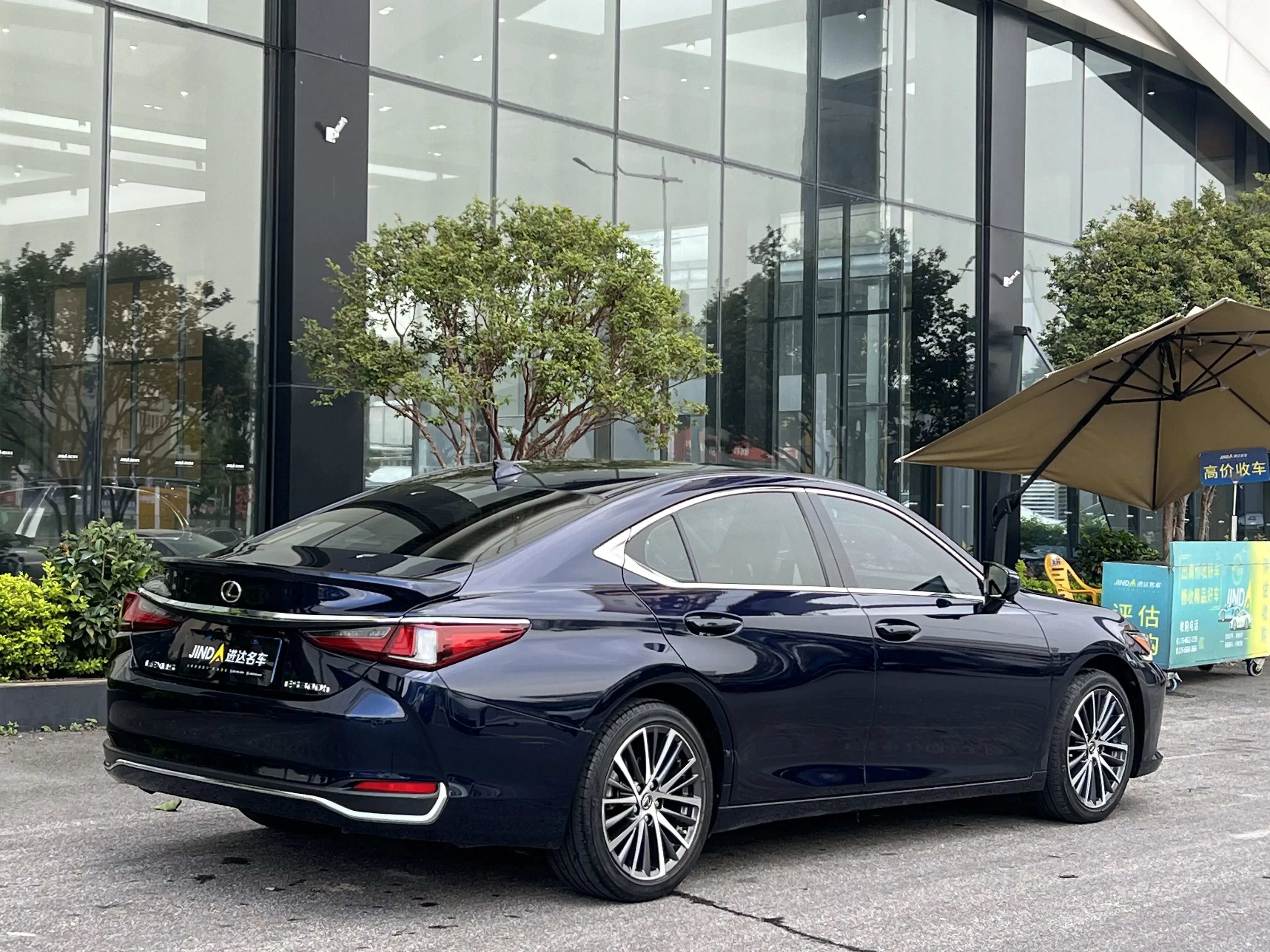 Lexus ES