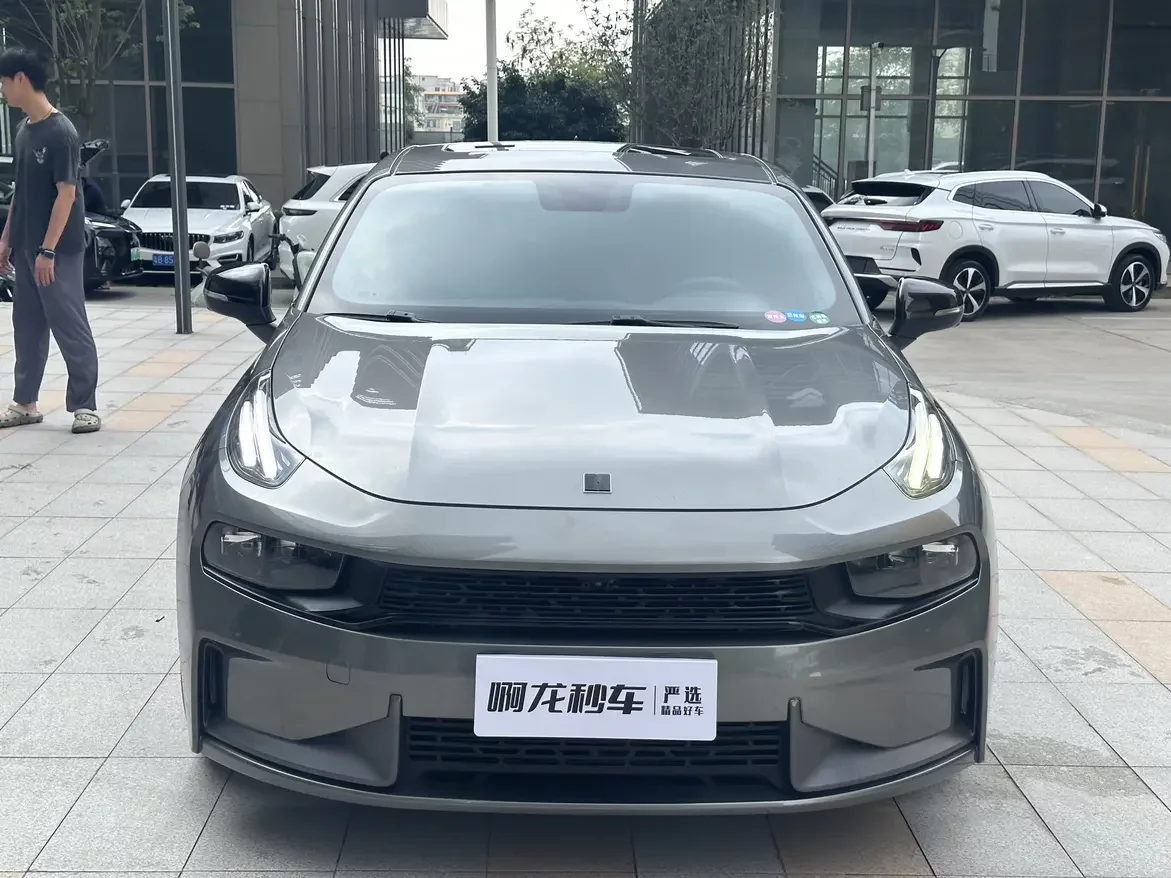Lynk & Co 03