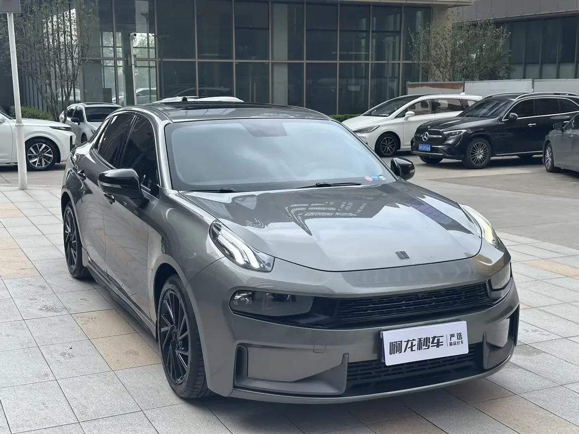 Lynk & Co 03