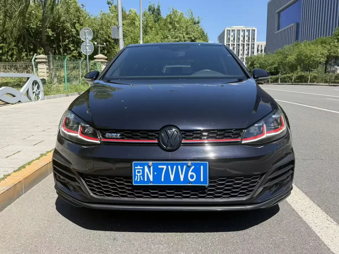 Volkswagen Golf GTI
