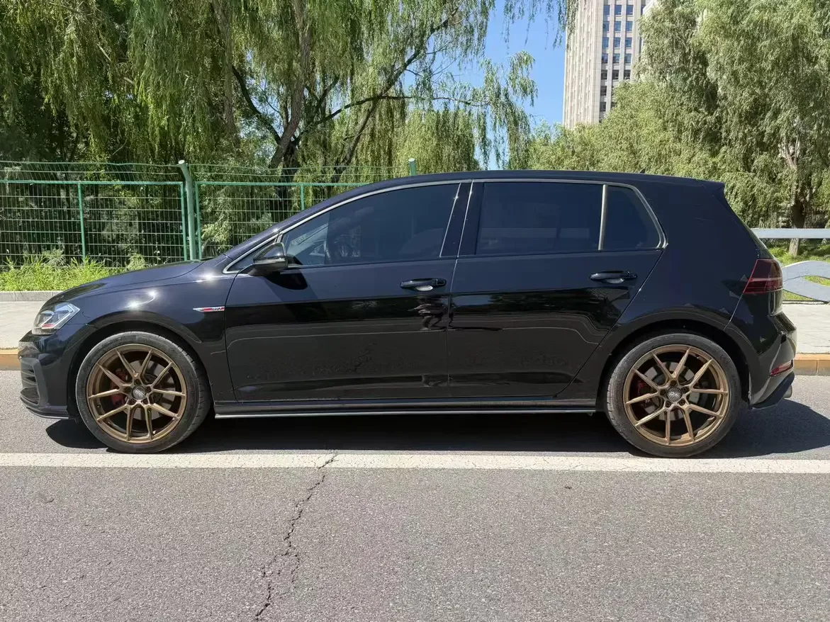 Volkswagen Golf GTI