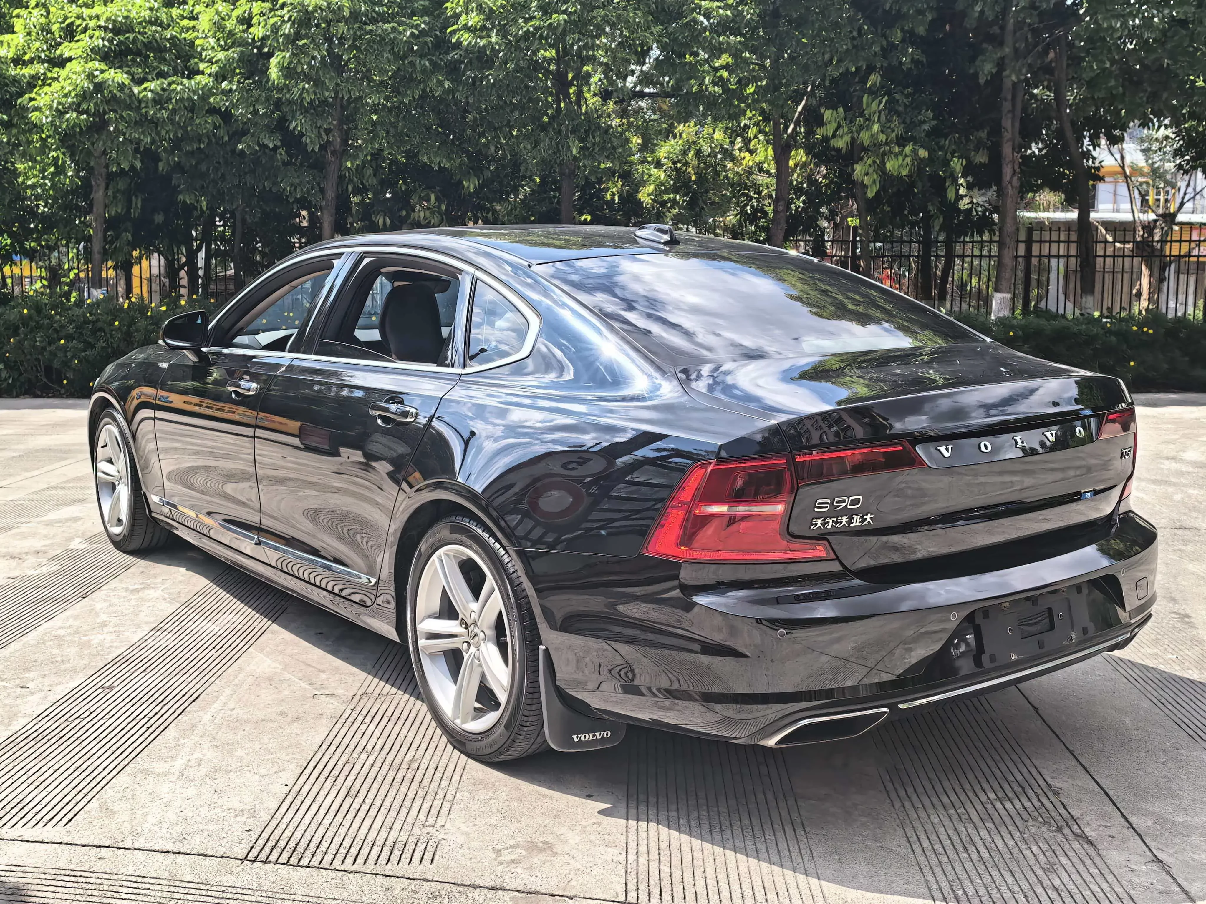 Volvo S90