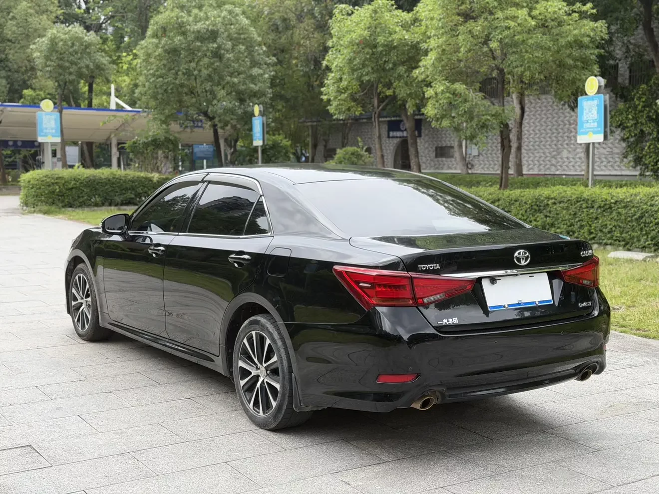 Toyota crown