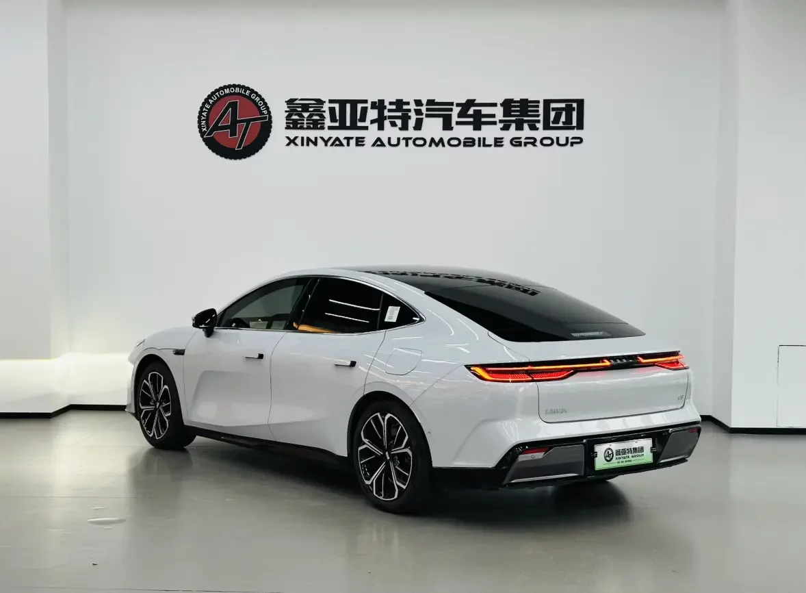 Geely Galaxy E8