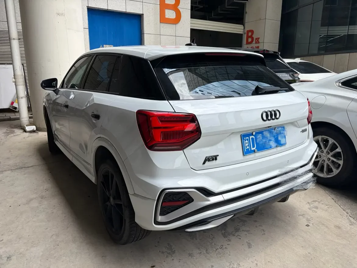 Audi Q2L