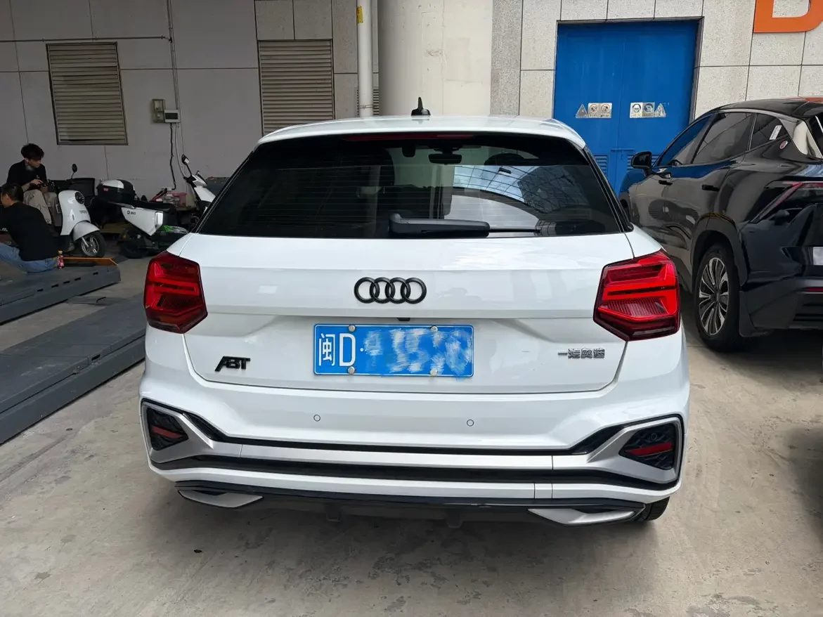 Audi Q2L