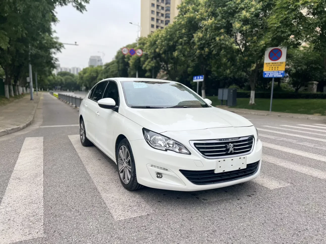 Peugeot 408