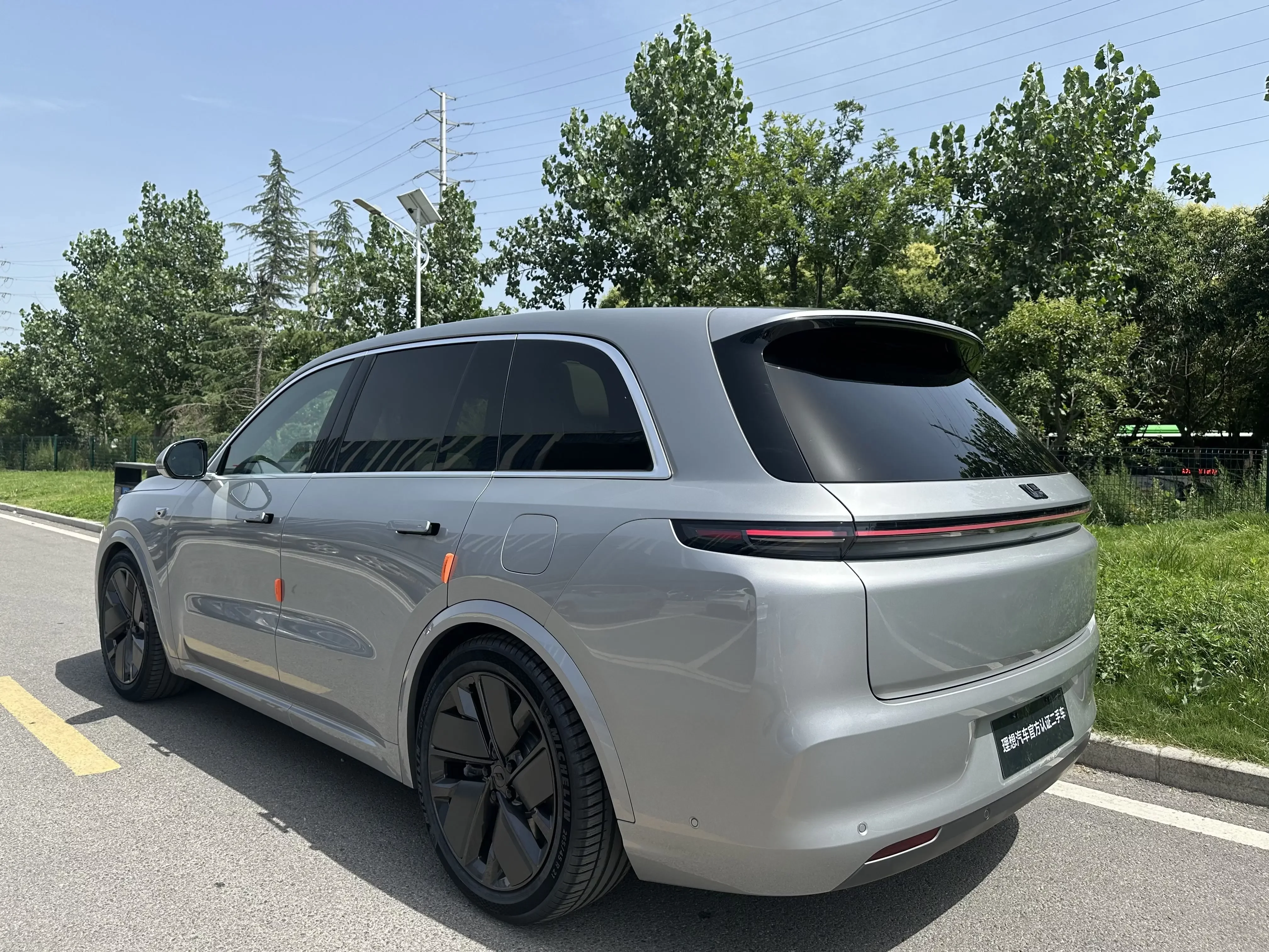 Lixiang L8